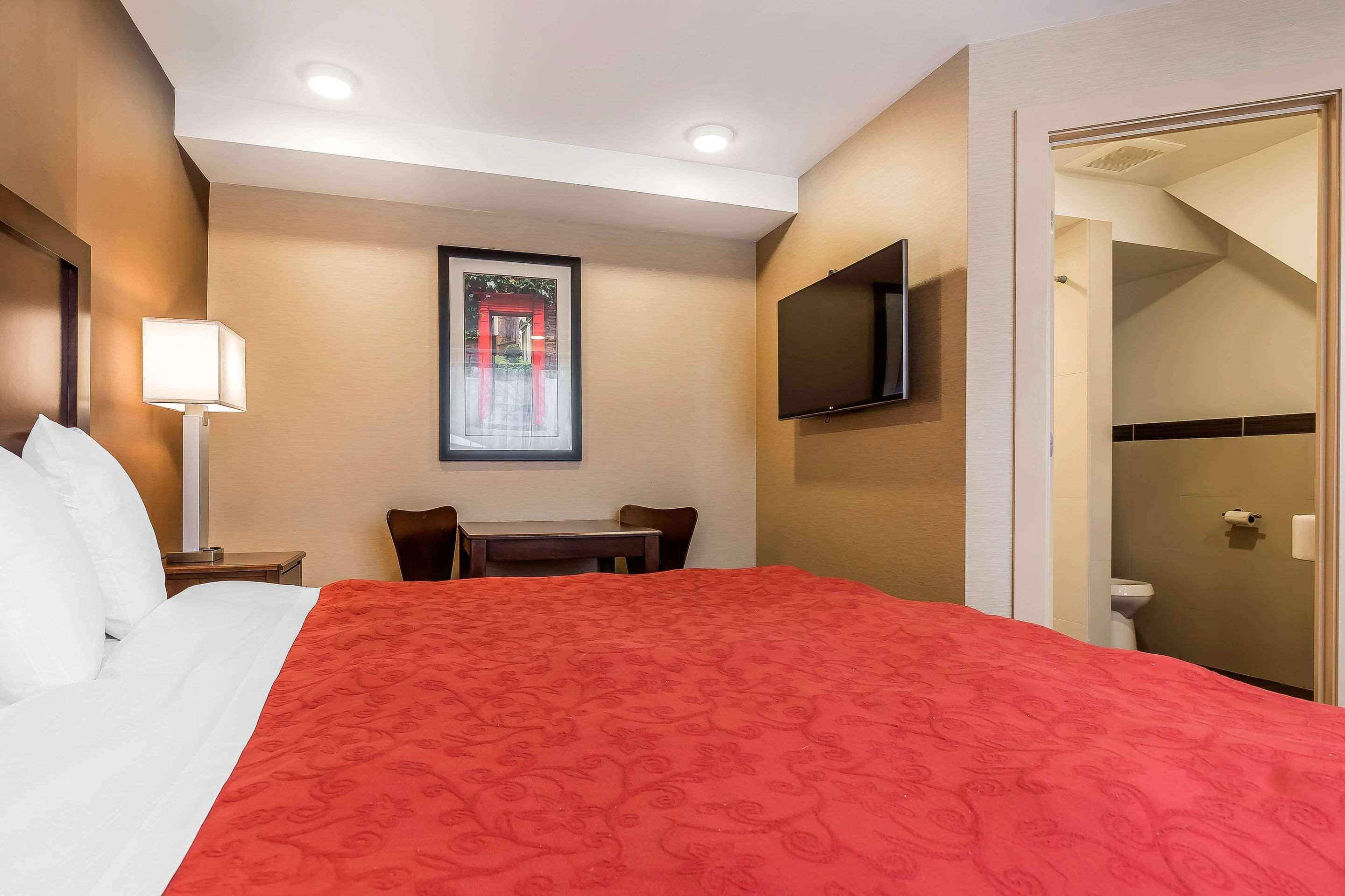 Rodeway Inn Chicago/Evanston Lincolnwood Bagian luar foto