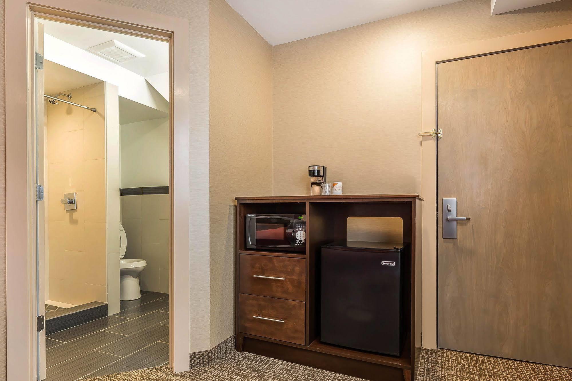 Rodeway Inn Chicago/Evanston Lincolnwood Bagian luar foto